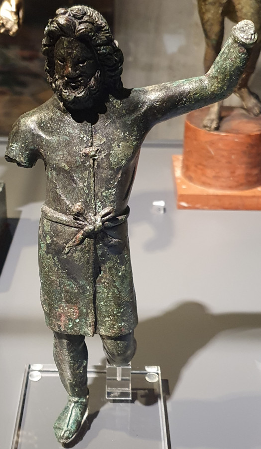 Götterstatue mit speziellem Mantel - 2. Jahrhundert n.Chr. - Photo von Lucius Annaeus Florus Minor